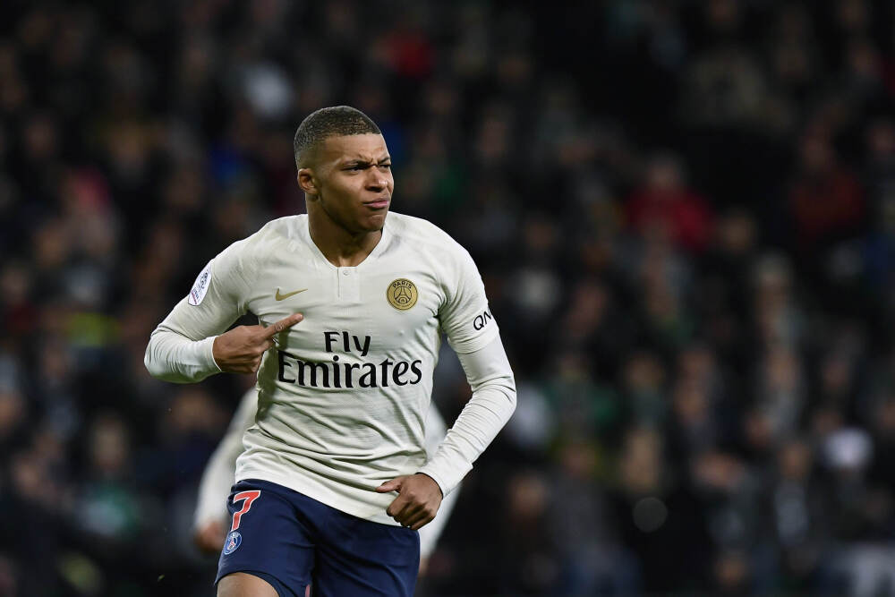 从“带刀中卫”闪耀亚洲杯，看到青训久久为功之路